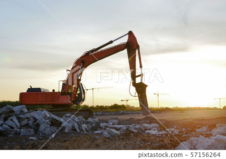 Crawler excavator with hydraulic hammer  57156264