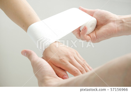 Wrap a bandage on the wrist 57156966