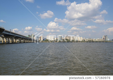 Yeouido, Yeongdeungpo-gu, Seoul 57160978