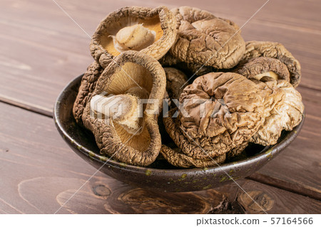 Dry shiitake mushroom on brown wood 57164566