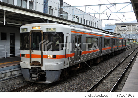 系列313-3000在飯田線中野站停靠 57164965