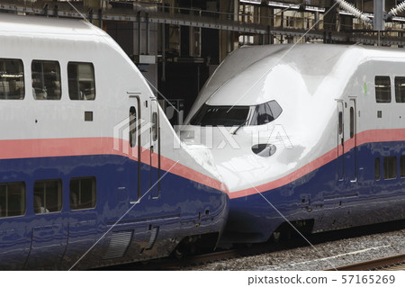 Joetsu Shinkansen E4 series (Toki color 16-car train) Joetsu Shinkansen E4 series (Toki color 16-car train) 57165269