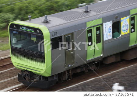 [JY] Yamanote Line E235 series (panning shot) 57165571
