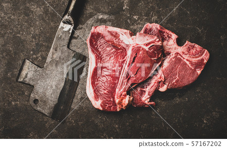 Flat-lay of fresh beef t-bone steaks and cleaver 57167202