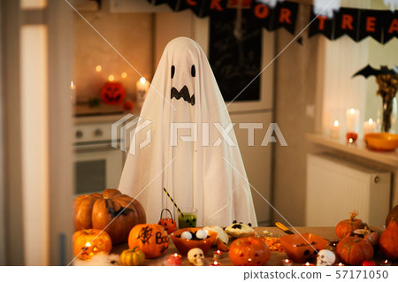 Child dressed as a ghost Child dressed as a ghost 57171050