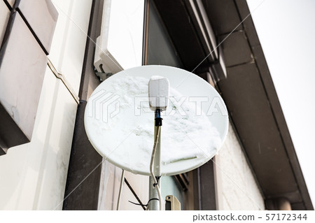State of snowfall on satellite dish receiving satellite antenna where reception failure due to snowfall occurs 57172344