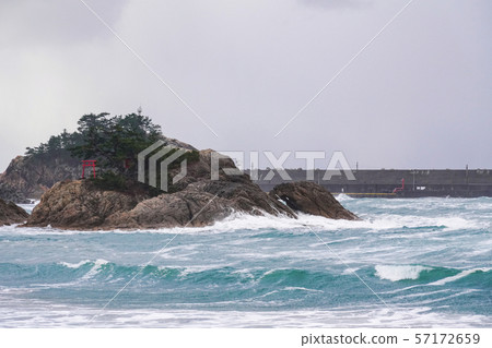 The raging winter of the Sea of Japan The raging winter of the Sea of Japan 57172659