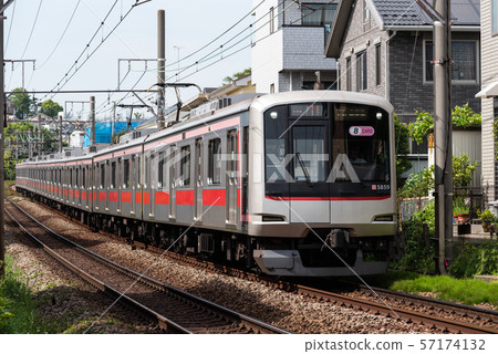Tokyu Toyoko Line Series 5000 Higashi Shirakura Station 57174132