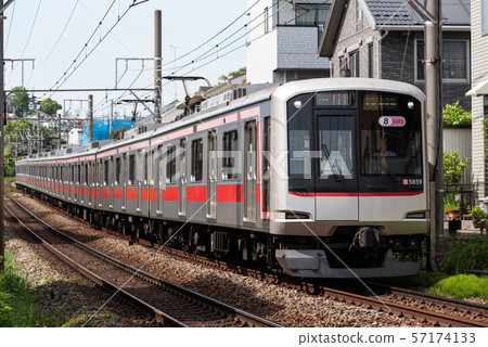Tokyu Toyoko Line Series 5000 Higashi Shirakura Station 57174133