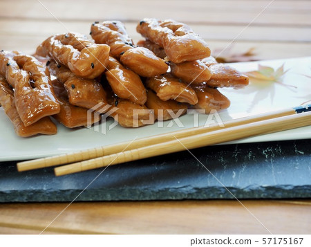Korean traditional sweets: Yakgwa, maple leaves, and hangwa 57175167