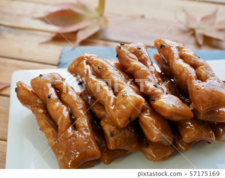 Korean traditional sweets: Yakgwa, maple leaves, and hangwa 57175169