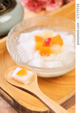 Almond jelly Almond jelly 57175559