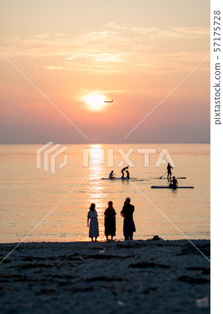 Friend Sea Sunset 57175728