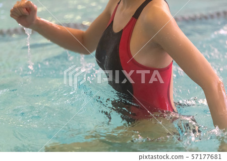 女生 女孩 女性 57177681