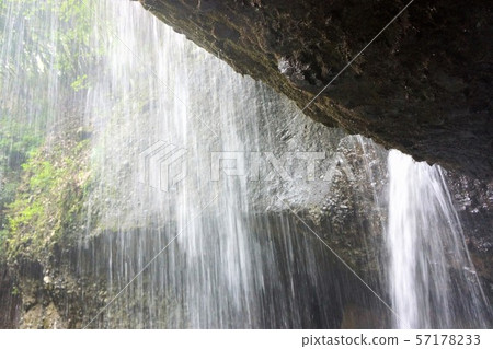 Behind "Tsukimachi Waterfall"-Urami-no-taki, also known as Kuguri-taki, you can wash your heart. Behind "Tsukimachi Waterfall"-Urami-no-taki, also known as Kuguri-taki, you can wash your heart. 57178233
