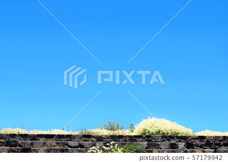 Tiotihuacan stone steps 57179942