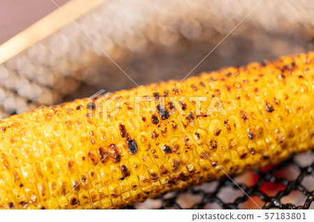 炭烤玉米(烤肉,七輪,燒烤,燒烤,燒烤,烤肉,露營,玉米 炭烤玉米(烤肉,七輪,燒烤,燒烤,燒烤,烤肉,露營,玉米 57183801