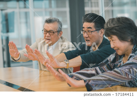 前輩 會議 協定 57184411