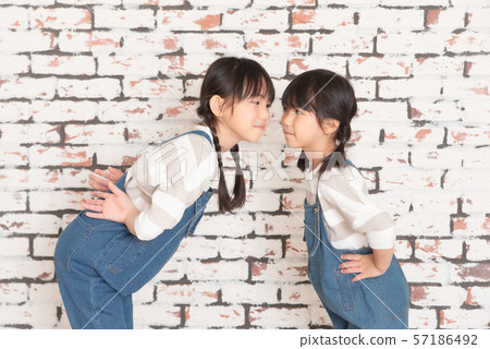 Sisters Sisters 57186492