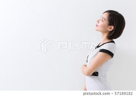 Model woman refreshing 57189182