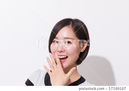 Model woman refreshing 57189187