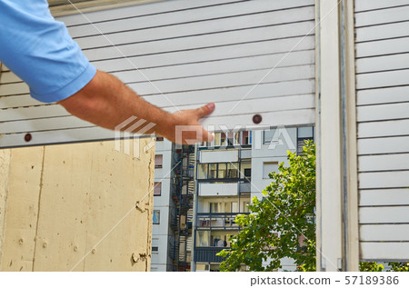 Fixing an old blind 57189386