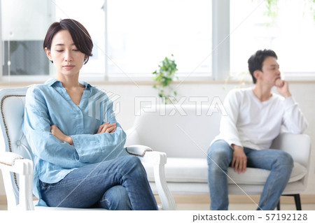 夫妻吵架憤怒 57192128