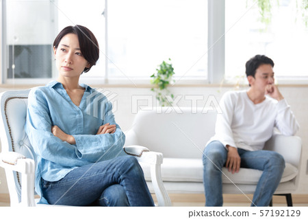 夫妻吵架憤怒 57192129