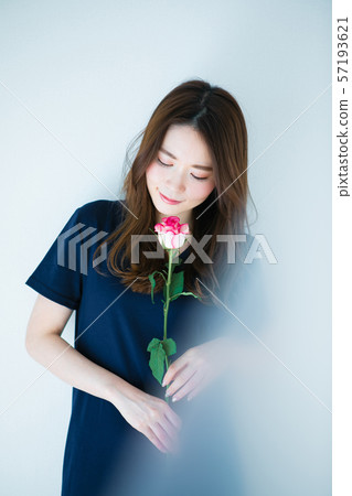 Young woman with a single rose 57193621