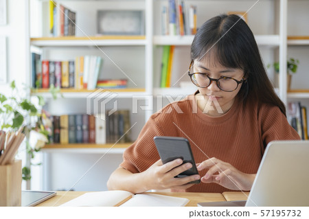 Using online connect technology for business, 57195732