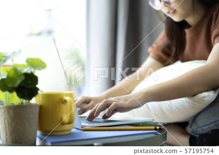 Using online connect technology for business, 57195754