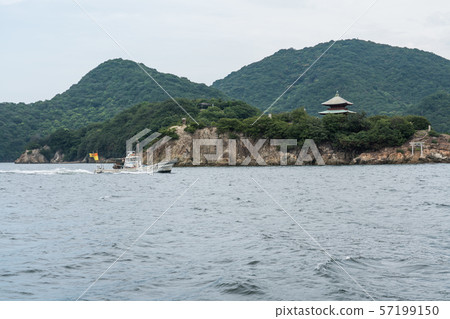 Bentenjima and Sensuijima seen from Tomonoura Bentenjima and Sensuijima seen from Tomonoura 57199150