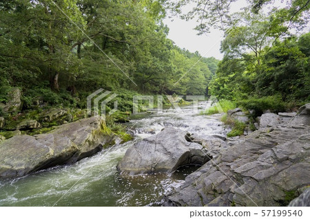 嵐山峽清流與岩田民【富山坑洞】埼玉縣嵐山町 嵐山峽清流與岩田民【富山坑洞】埼玉縣嵐山町 57199540