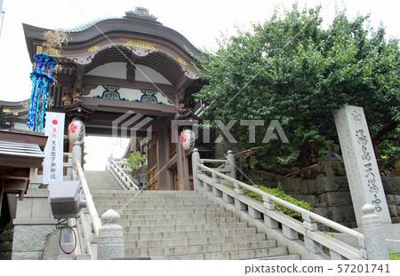 Yushima Tenjin Meotozaka 57201741