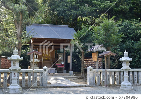 Kamakura / Kuzuharaoka Shrine Main Hall Kamakura / Kuzuharaoka Shrine Main Hall 57204980