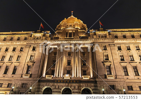 Night view of the Shanghai Bund 57213553