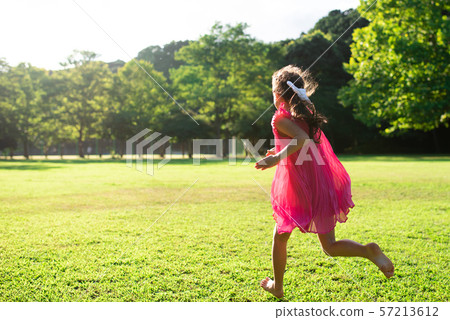 Girls playing barefoot 57213612