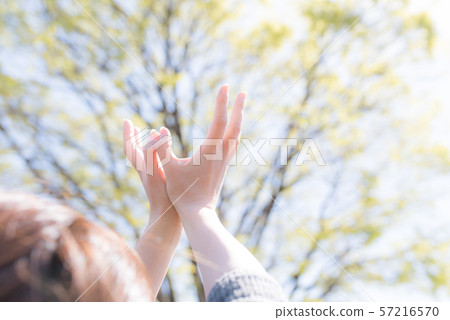 Female portrait 57216570