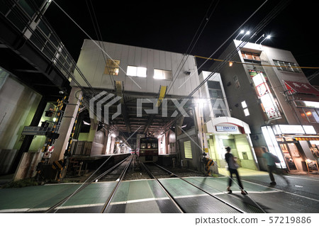 日本橫濱城市景觀京急株式會社俯瞰京急Shinkoyasu站(由於京急鐵路碰撞事故5日關閉)= 6 日本橫濱城市景觀京急株式會社俯瞰京急Shinkoyasu站(由於京急鐵路碰撞事故5日關閉)= 6 57219886
