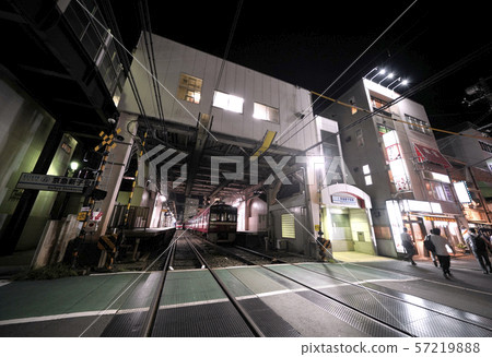 日本橫濱城市景觀京急株式會社俯瞰京急Shinkoyasu站(由於京急鐵路碰撞事故5日關閉)= 6 日本橫濱城市景觀京急株式會社俯瞰京急Shinkoyasu站(由於京急鐵路碰撞事故5日關閉)= 6 57219888
