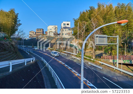 Look at the water purification plant street on the north side and the direction of Hatagata 2-chome from Tatsumi-ku 4-chome, Tama-ku, Kanagawa Prefecture (near the Negishi overpass) 57223353