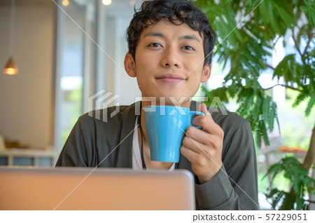 Men who drink during work 57229051