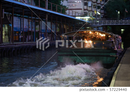 曼谷城市水上巴士（Phanfa Bridge Water Gate Line） 57229440