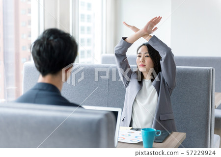 年輕商人和女商人偶然事務 年輕商人和女商人偶然事務 57229924