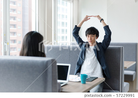年輕商人和女商人偶然事務 年輕商人和女商人偶然事務 57229991