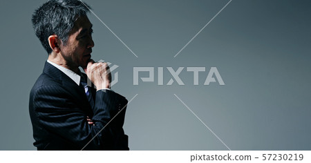  中年男子的思考 57230219