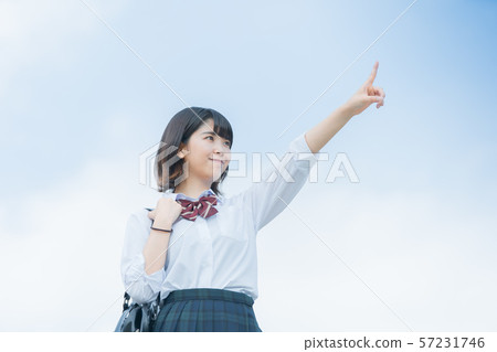指向天空的高中女孩 指向天空的高中女孩 57231746