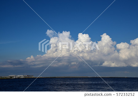 積雨雲在東Ogishima公園的夏天結束 積雨雲在東Ogishima公園的夏天結束 57233252