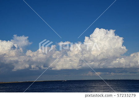 積雨雲在東Ogishima公園的夏天結束 57233279