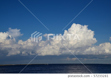 積雨雲在東Ogishima公園的夏天結束 57233281
